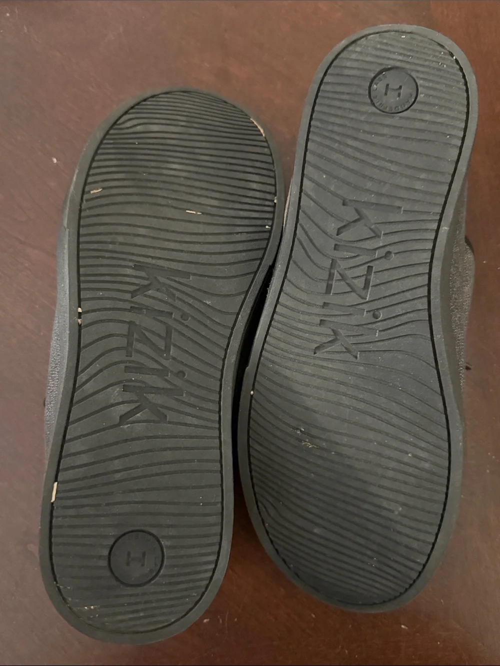 Men's Casual Gray Slip-On Sneakers, KIZIK Sz. 12, Women’s 13.5